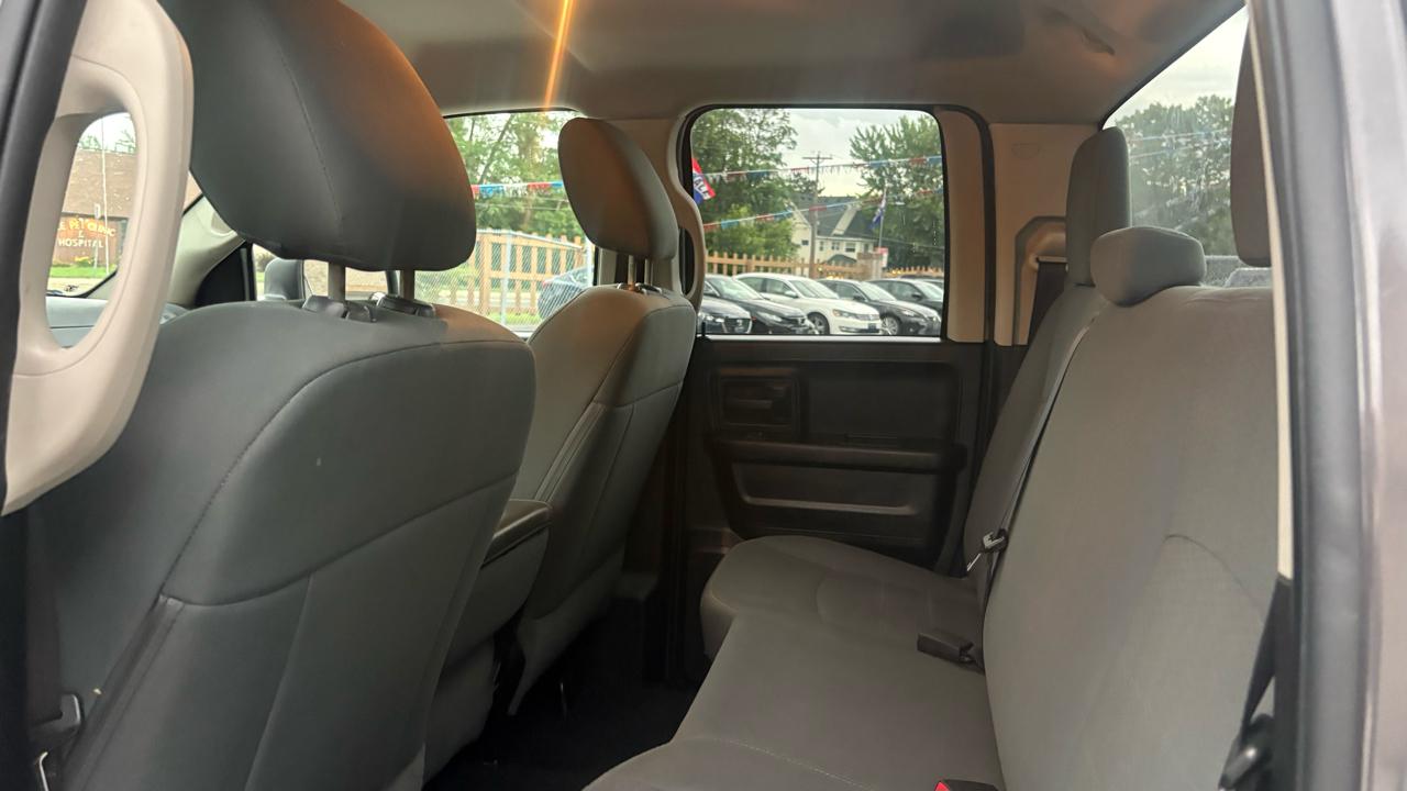 RAM 1500 Tradesman Quad Cab 4WD 2015