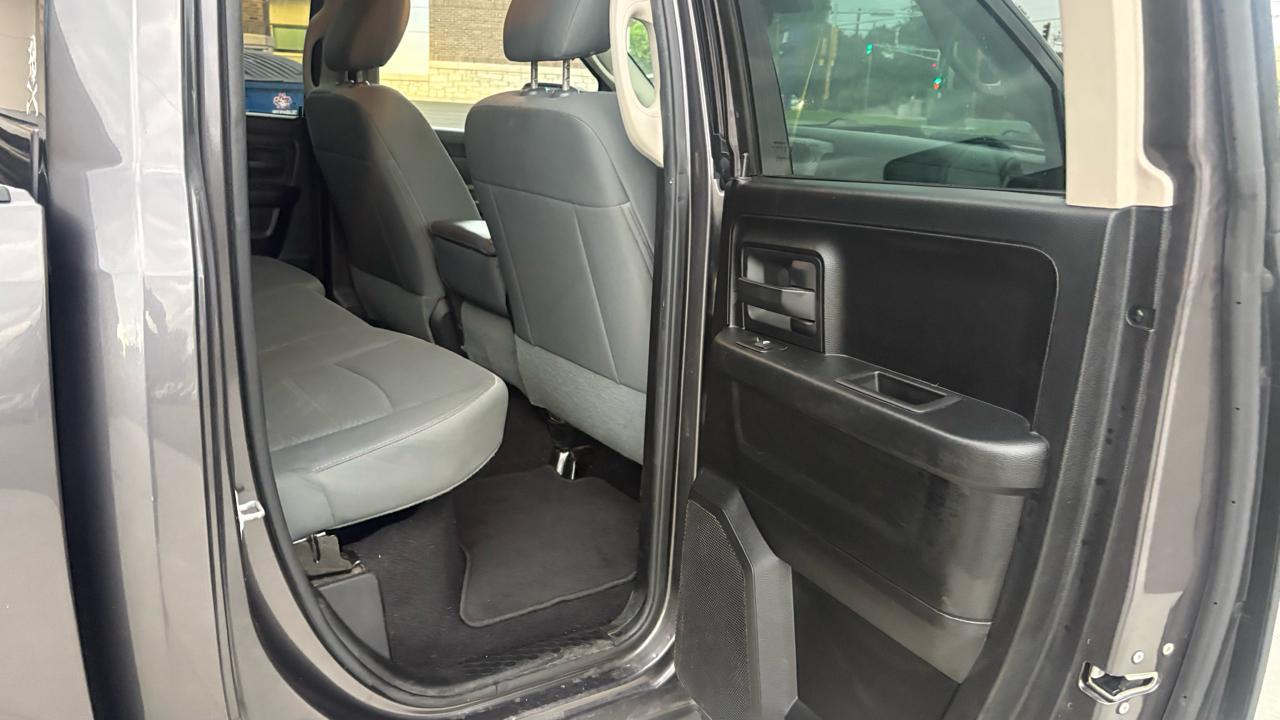 RAM 1500 Tradesman Quad Cab 4WD 2015