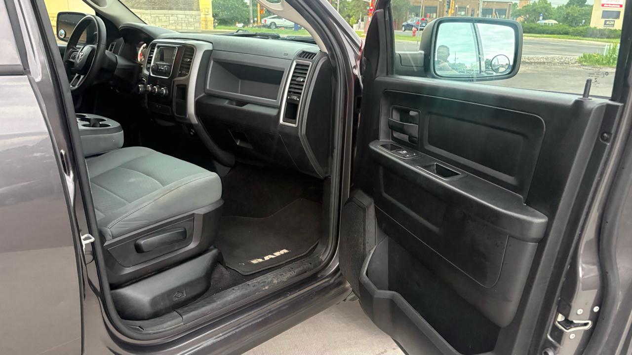 RAM 1500 Tradesman Quad Cab 4WD 2015