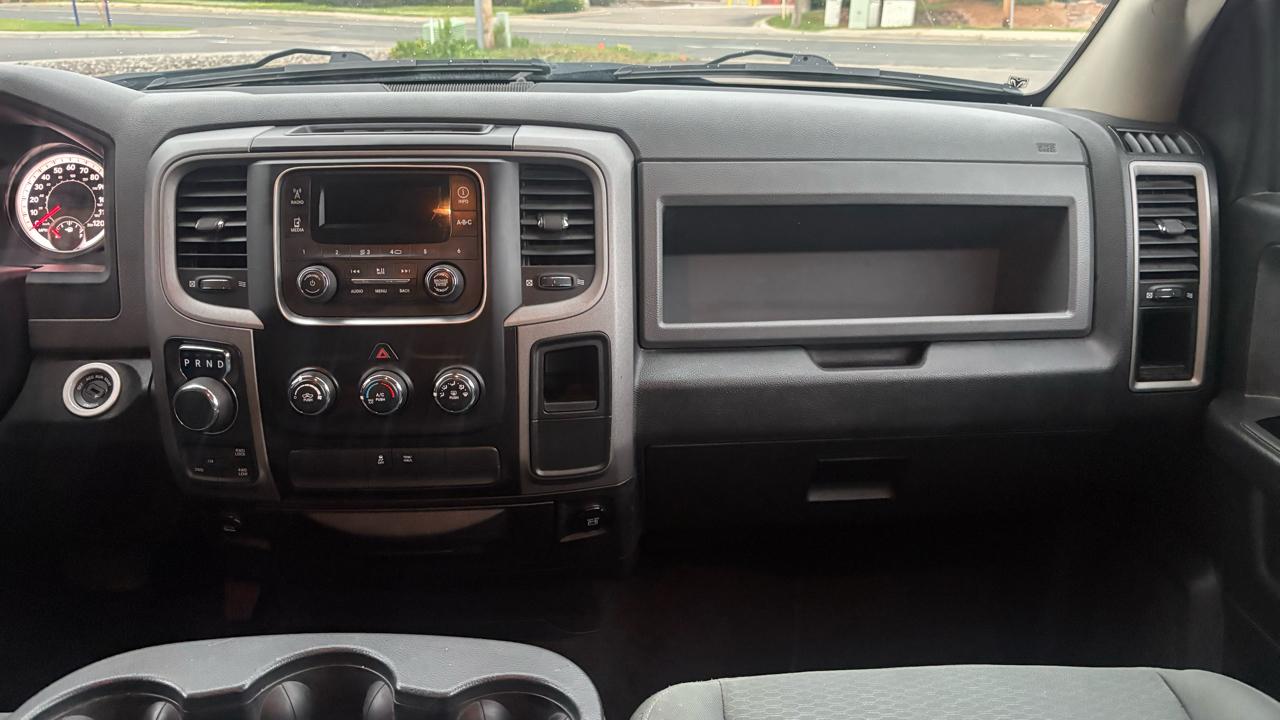 RAM 1500 Tradesman Quad Cab 4WD 2015