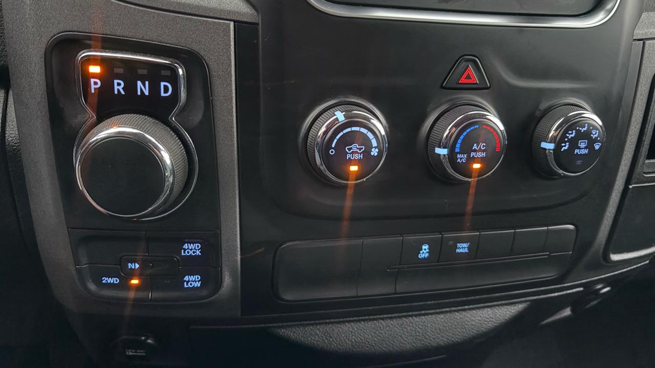 RAM 1500 Tradesman Quad Cab 4WD 2015