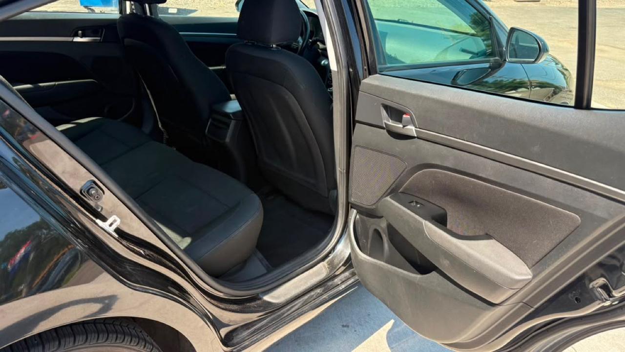 Hyundai Elantra SEL 2020