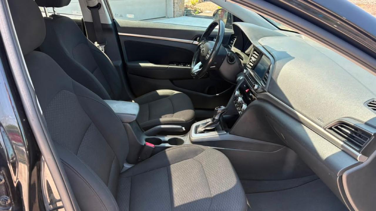 Hyundai Elantra SEL 2020