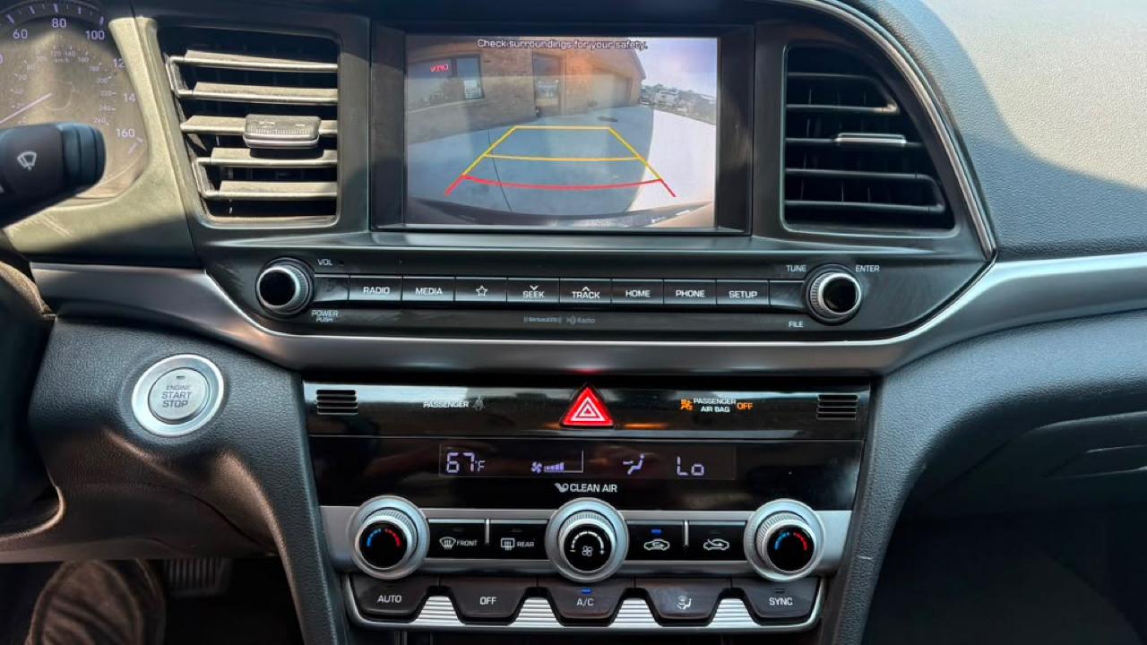 Hyundai Elantra SEL 2020