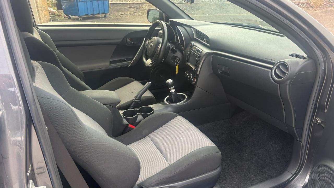 Scion tC Sports Coupe 6-Spd AT 2015