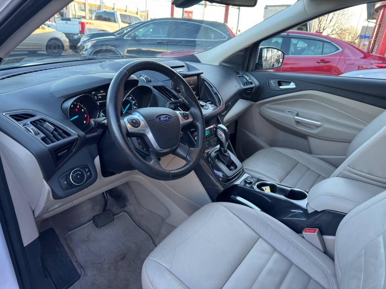 Ford Escape Titanium 4WD 2015