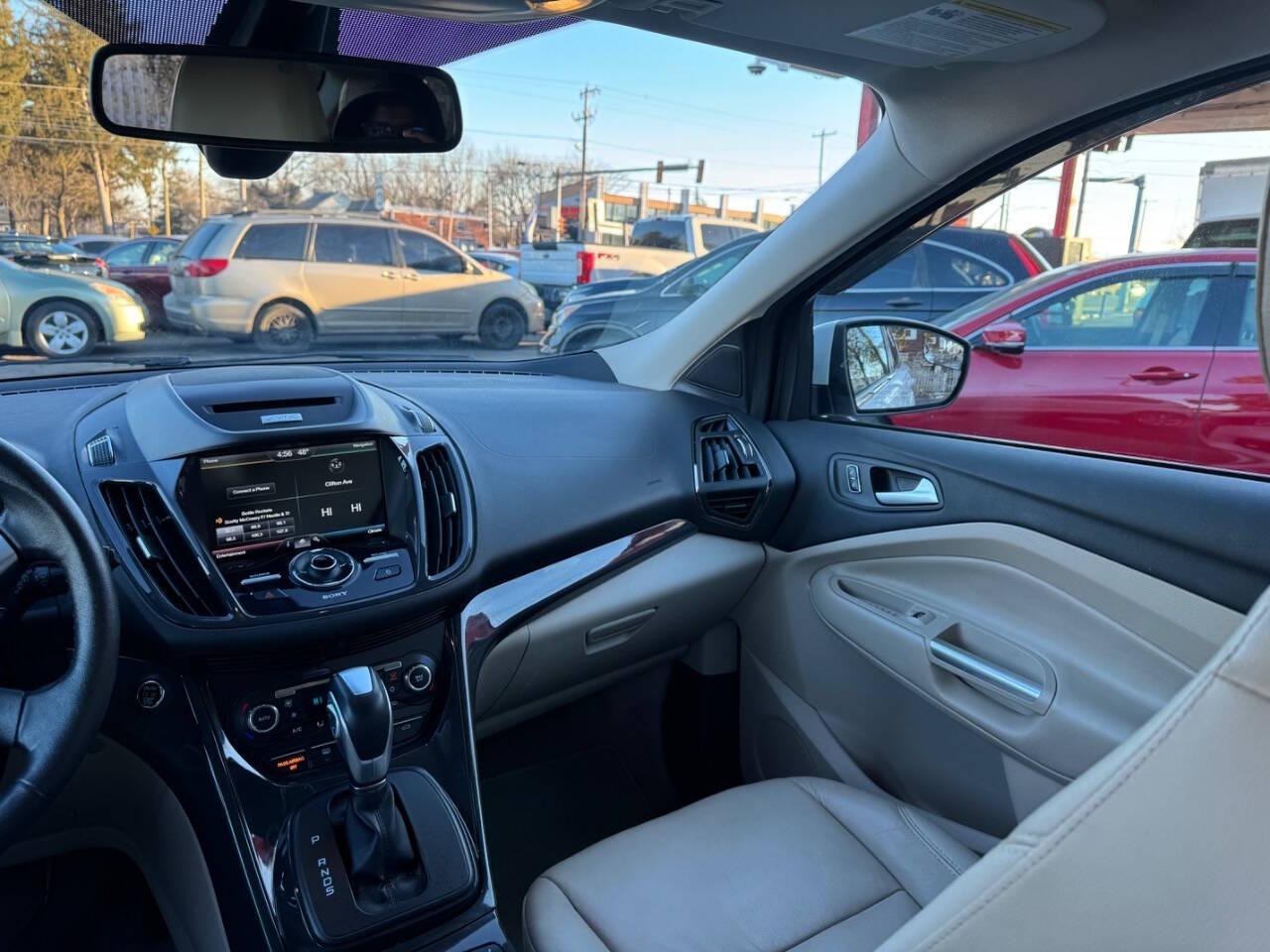 Ford Escape Titanium 4WD 2015