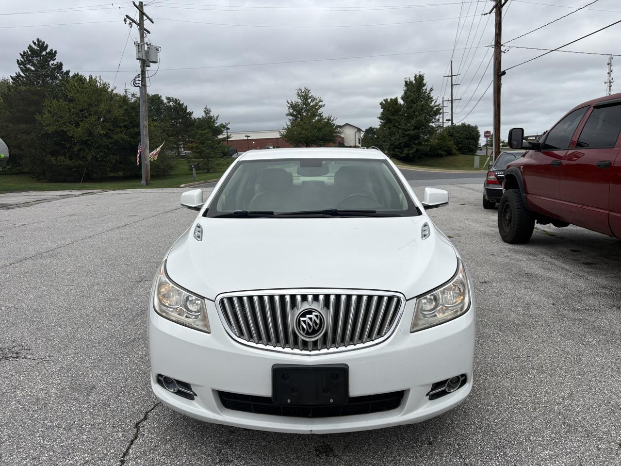 Buick LaCrosse photo 2