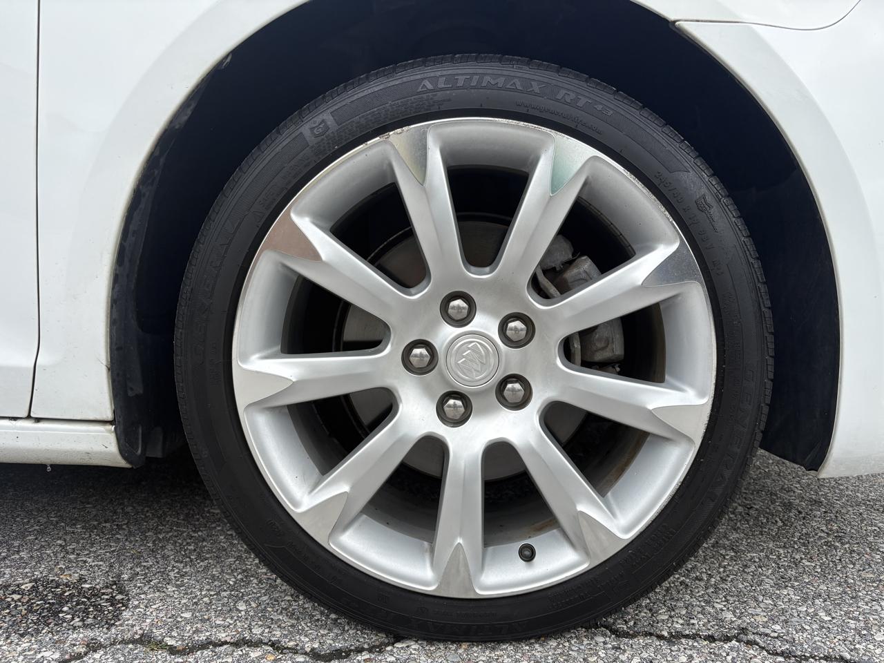 Buick LaCrosse photo 8