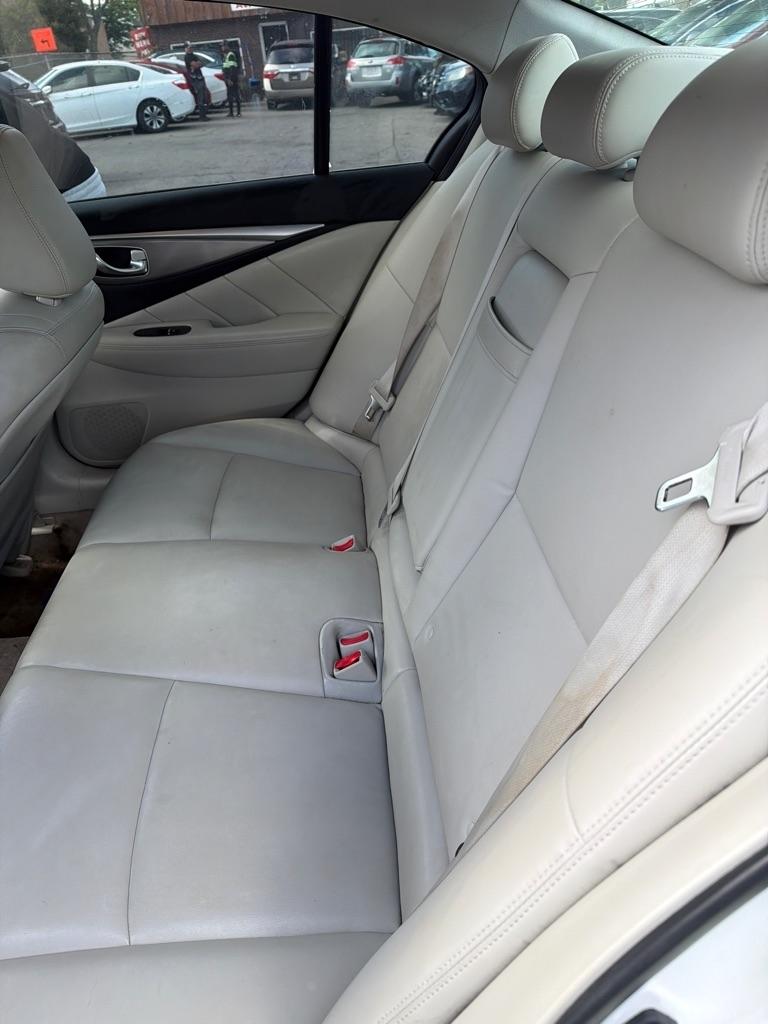 Infiniti Q50  2015