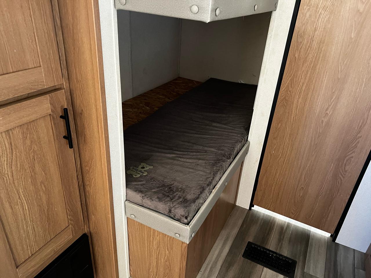 Forest River Avenger  2022