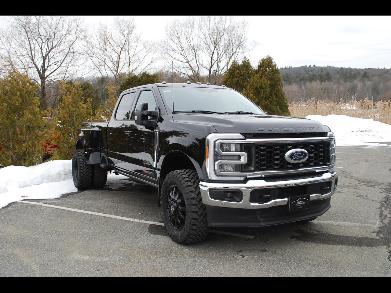 Ford Super Duty F-350 DRW Lariat 4WD Crew Cab 8' Box 2023