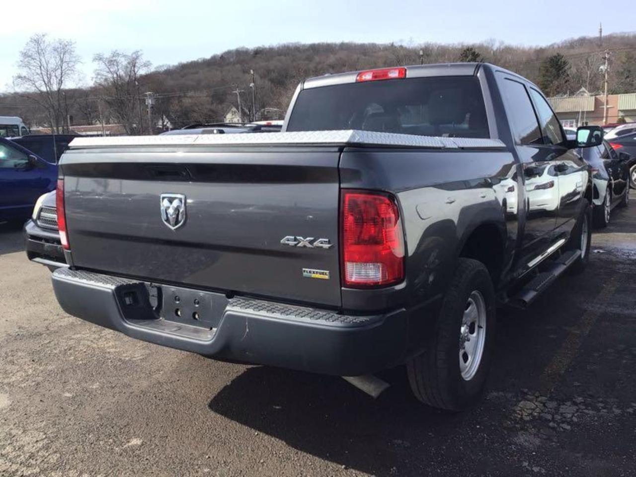 RAM 1500 Tradesman 4x4 Crew Cab 5'7" Box 2017