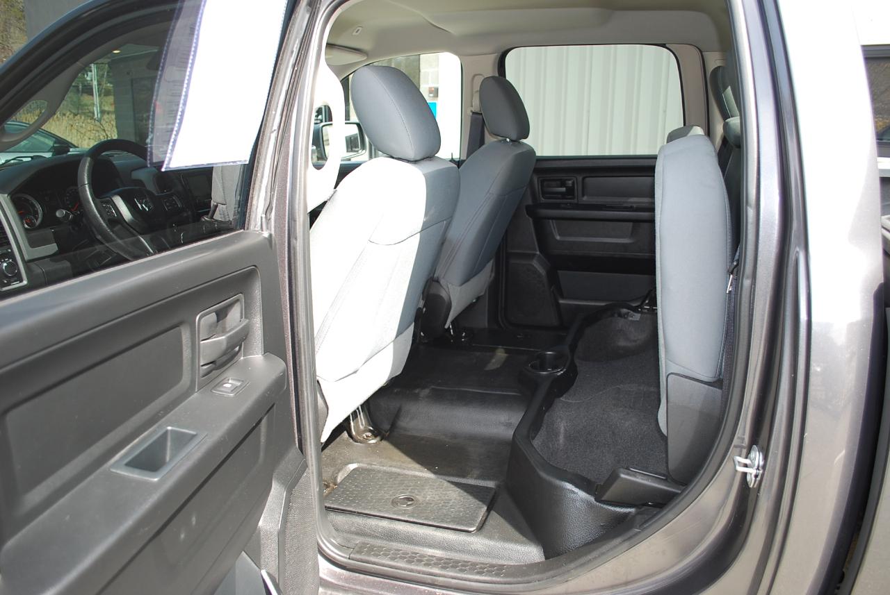 RAM 1500 Tradesman 4x4 Crew Cab 5'7" Box 2017