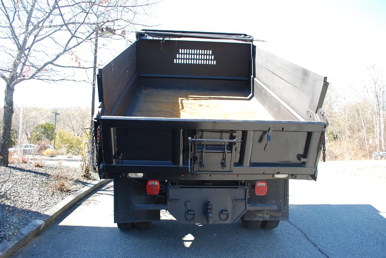 Ford Super Duty F-550 DRW 4WD Reg Cab 141" WB 60" CA XL 2016