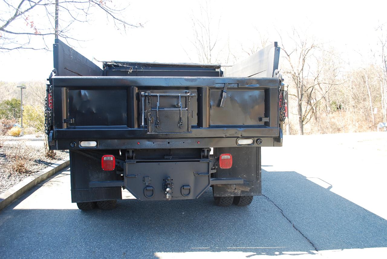 Ford Super Duty F-550 DRW 4WD Reg Cab 141" WB 60" CA XL 2016