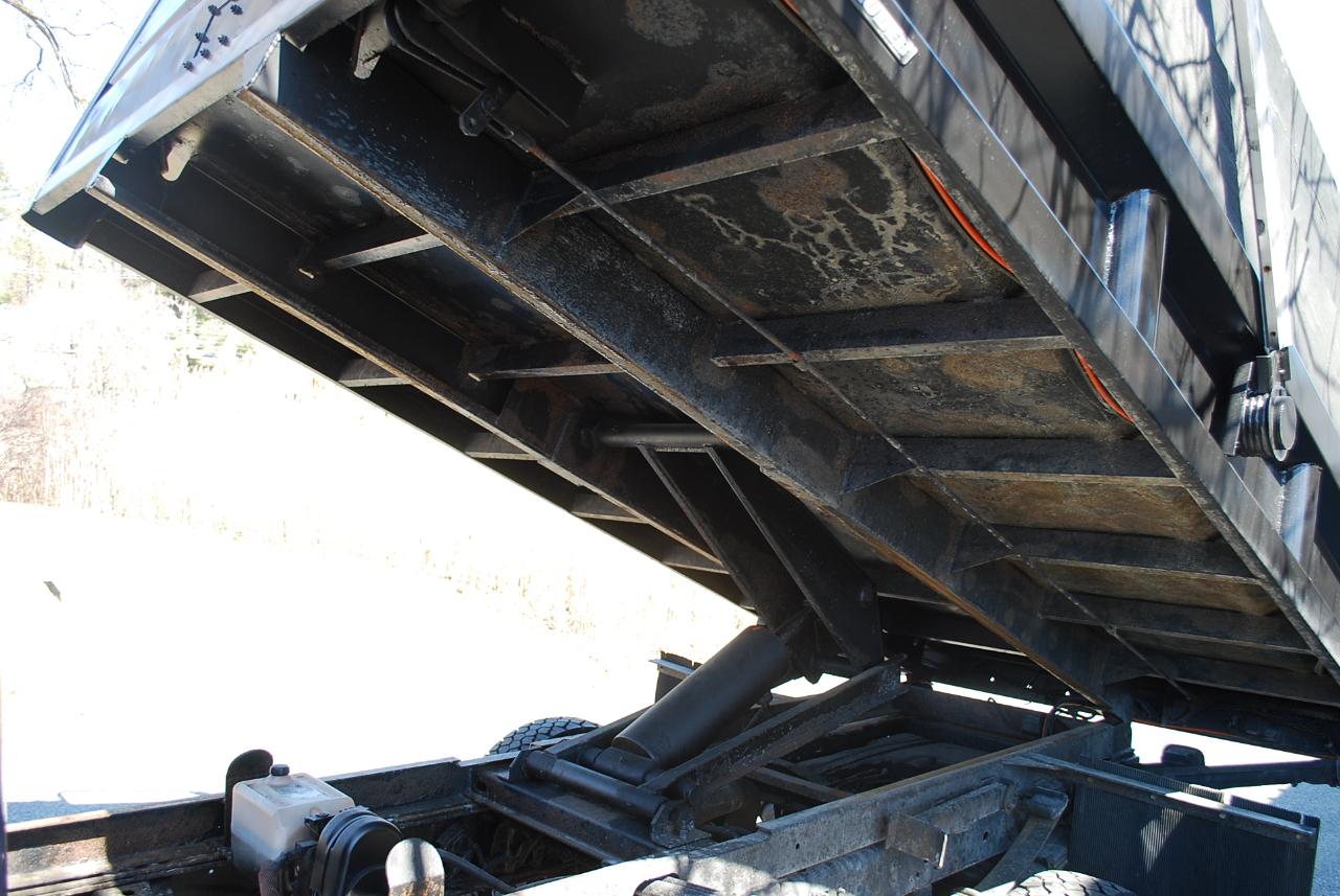 Ford Super Duty F-550 DRW 4WD Reg Cab 141" WB 60" CA XL 2016