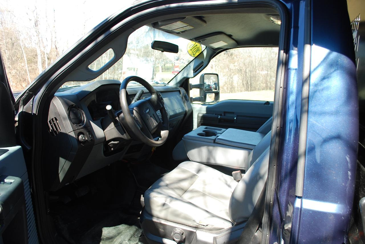 Ford Super Duty F-550 DRW 4WD Reg Cab 141" WB 60" CA XL 2016