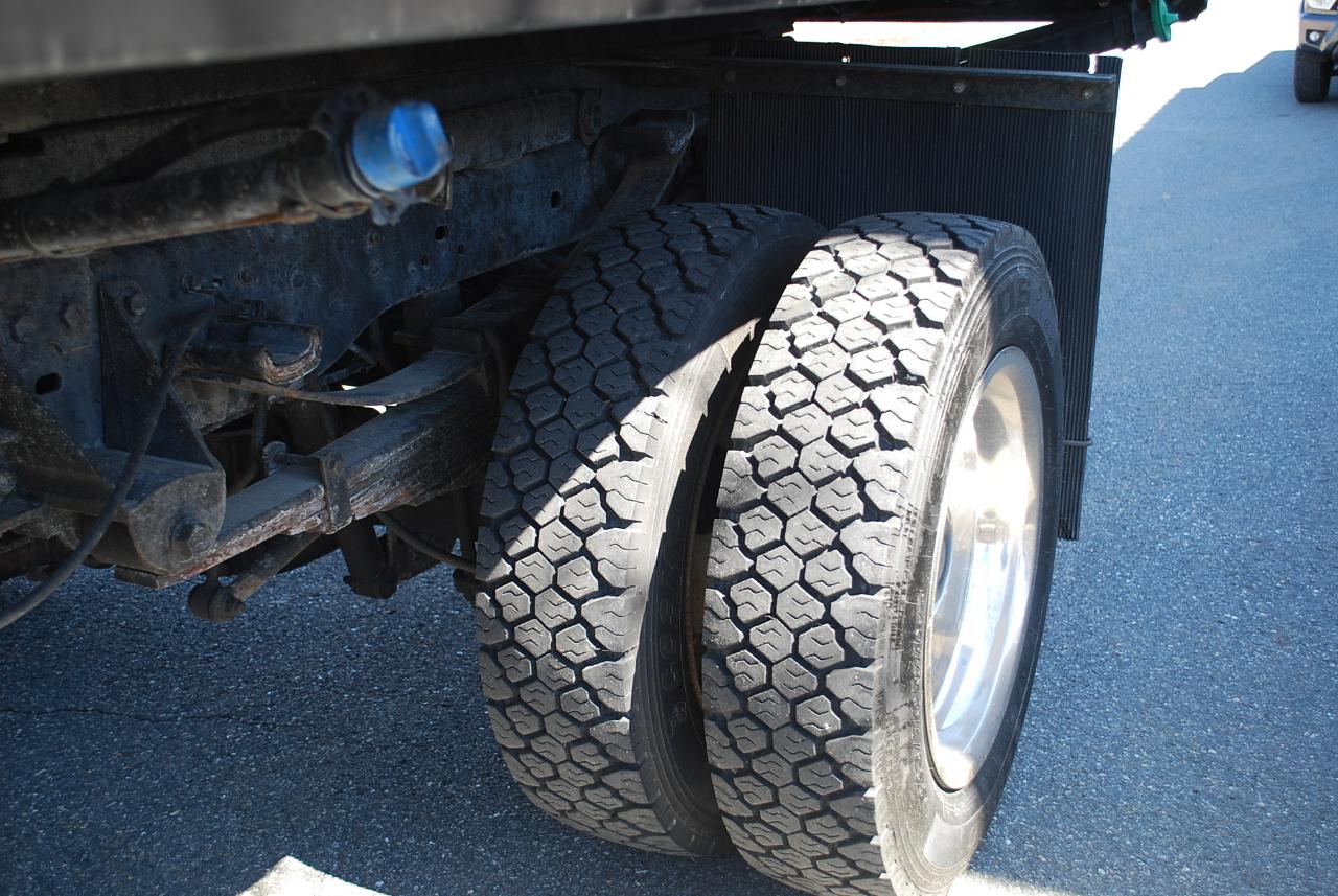 Ford Super Duty F-550 DRW 4WD Reg Cab 141" WB 60" CA XL 2016