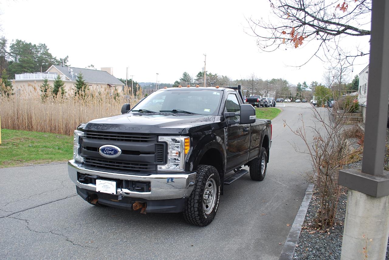 Ford Super Duty F-350 SRW XLT 4WD Reg Cab 8' Box 2017