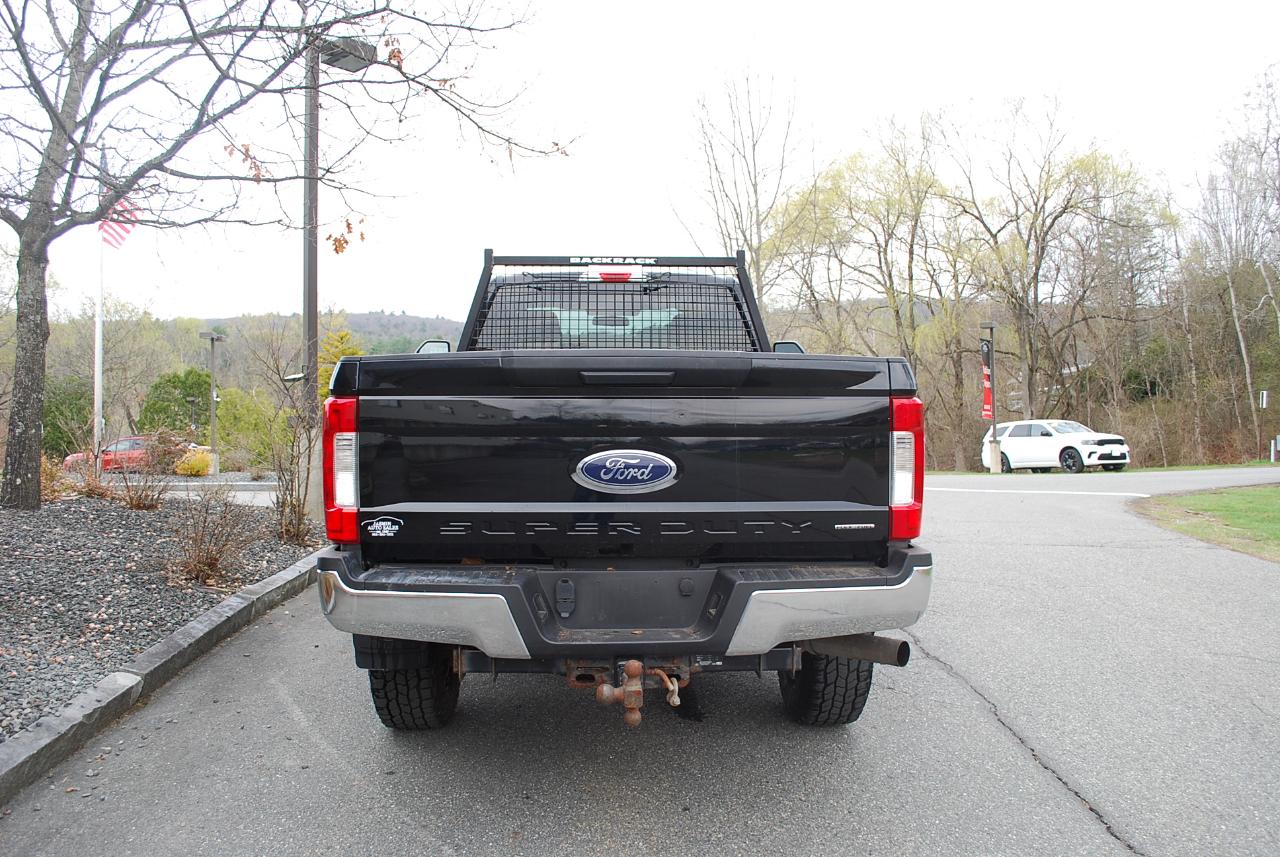 Ford Super Duty F-350 SRW XLT 4WD Reg Cab 8' Box 2017