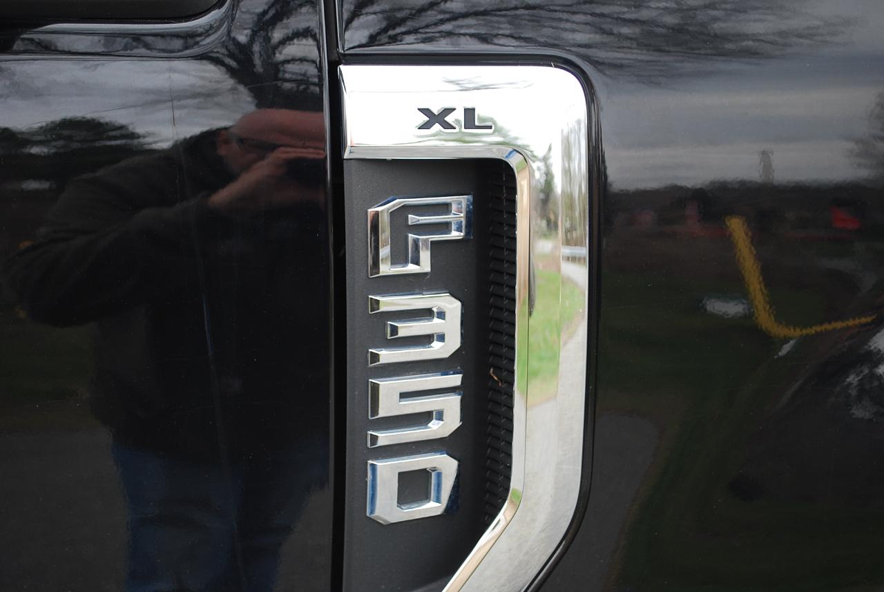 Ford Super Duty F-350 SRW XLT 4WD Reg Cab 8' Box 2017