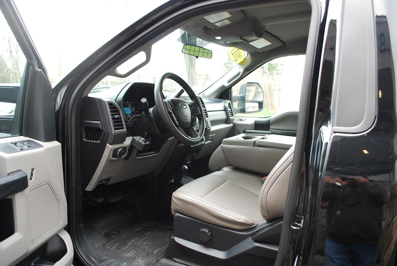 Ford Super Duty F-350 SRW XLT 4WD Reg Cab 8' Box 2017