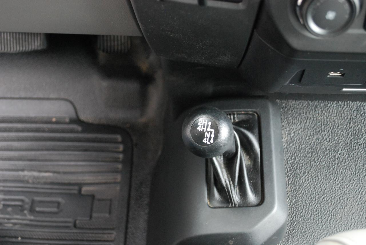 Ford Super Duty F-350 SRW XLT 4WD Reg Cab 8' Box 2017