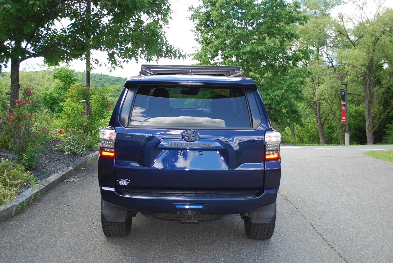 Toyota 4Runner SR5 4WD (Natl) 2021