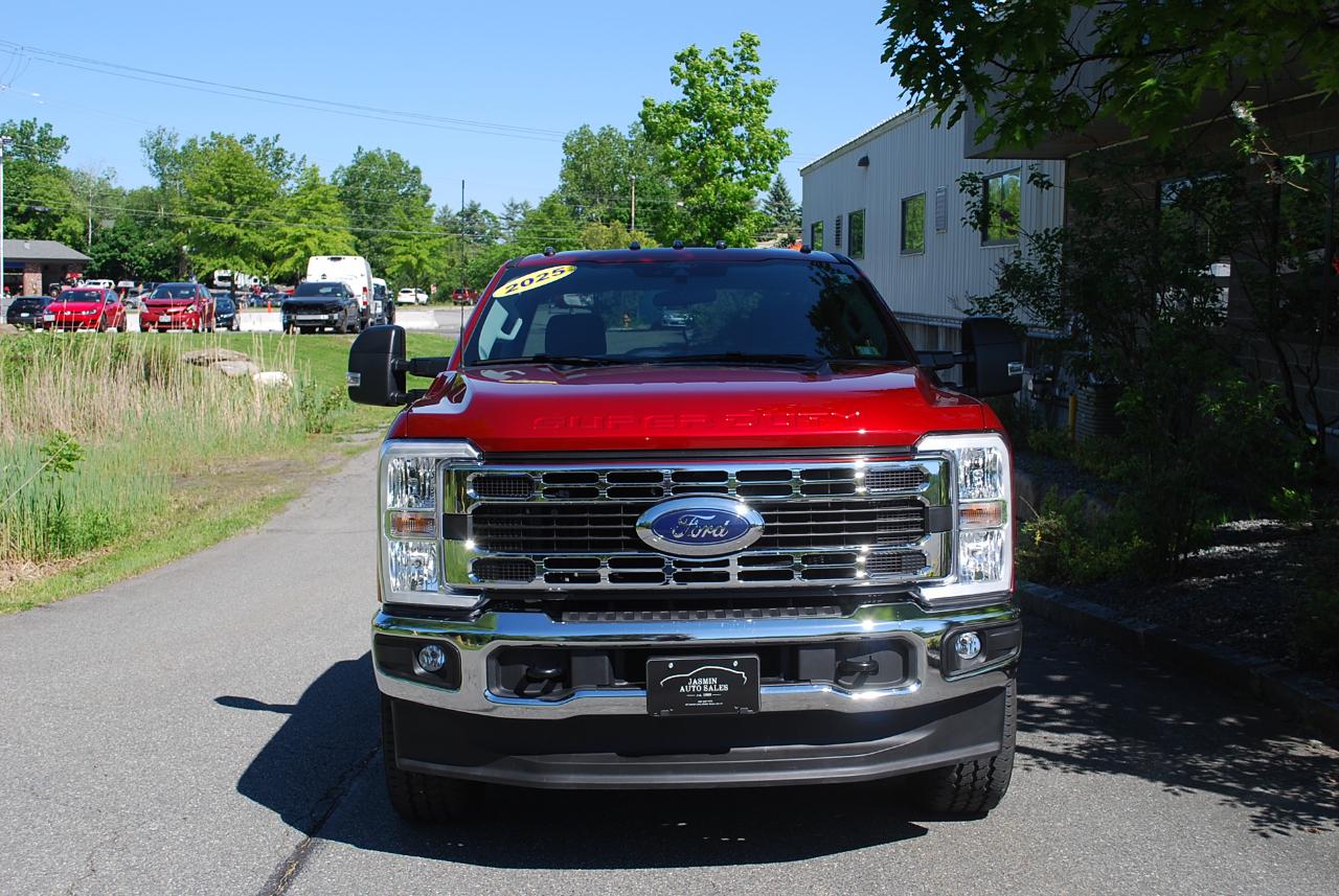 Ford Super Duty F-350 SRW XLT 4WD Reg Cab 8' Box 2025