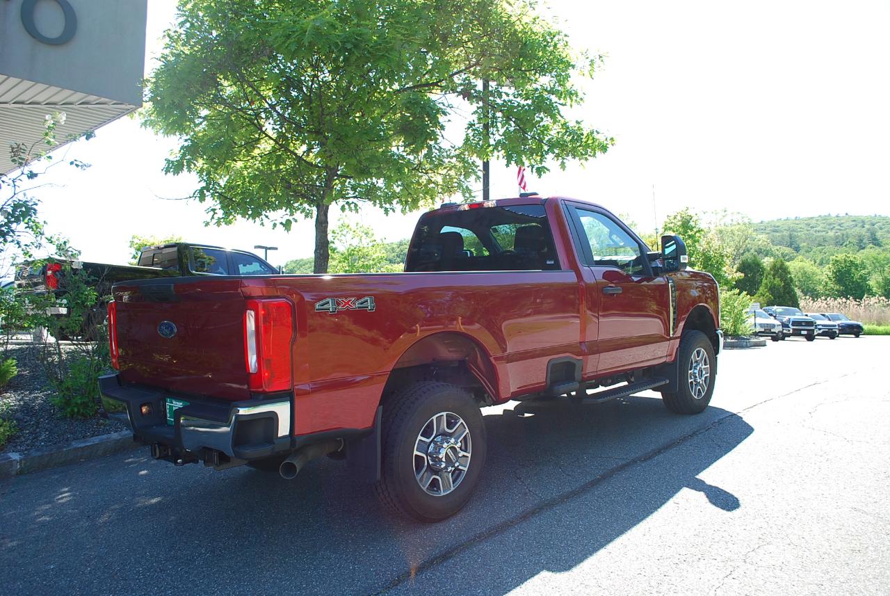 Ford Super Duty F-350 SRW XLT 4WD Reg Cab 8' Box 2025