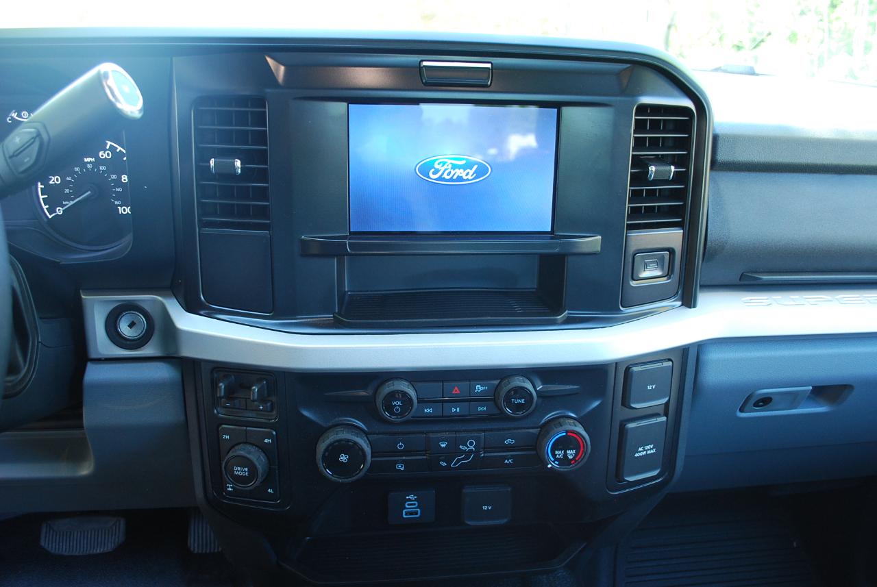 Ford Super Duty F-350 SRW XLT 4WD Reg Cab 8' Box 2025