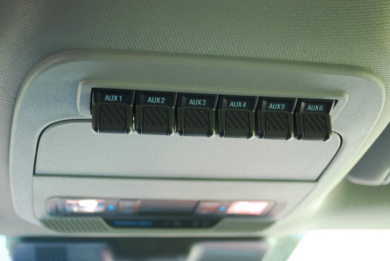 Ford Super Duty F-350 SRW XLT 4WD Reg Cab 8' Box 2025