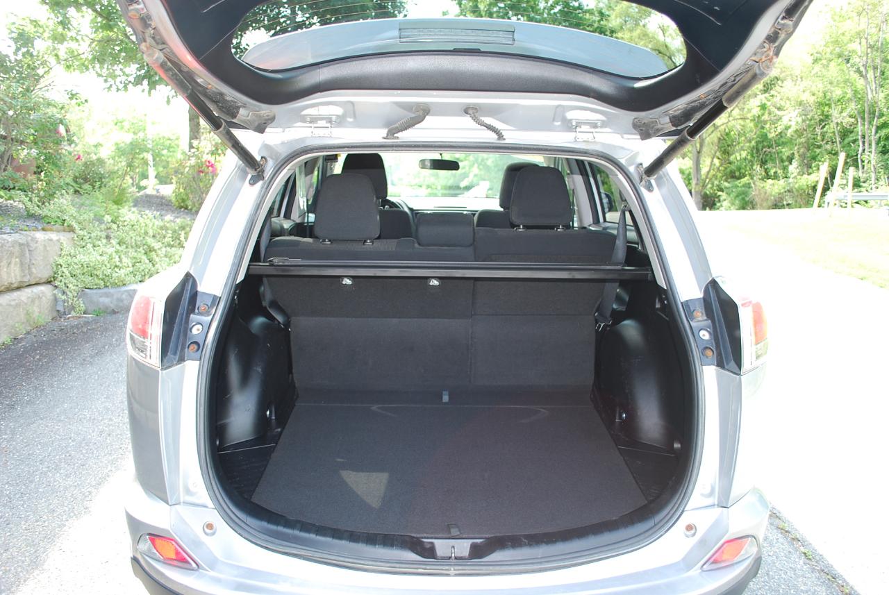 Toyota RAV4 AWD 4dr XLE (Natl) 2016