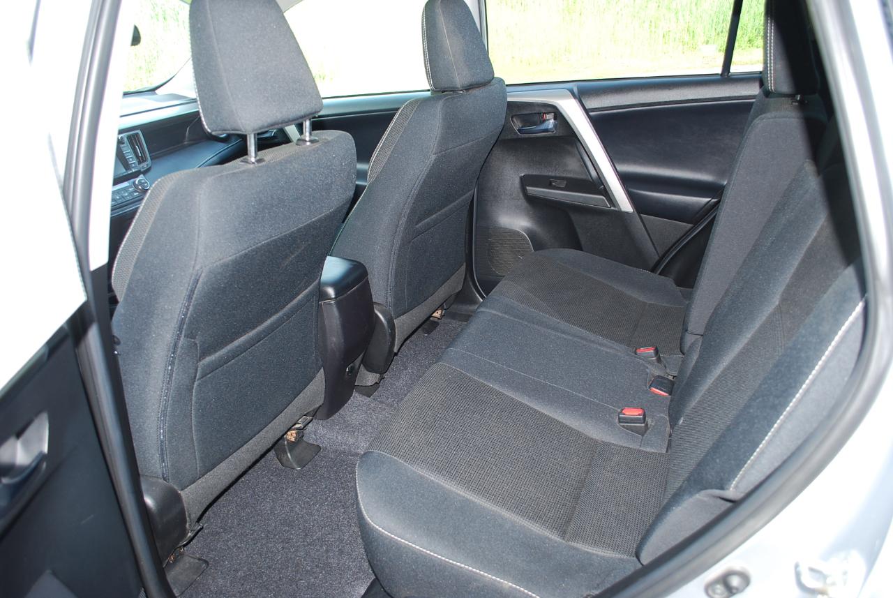 Toyota RAV4 AWD 4dr XLE (Natl) 2016