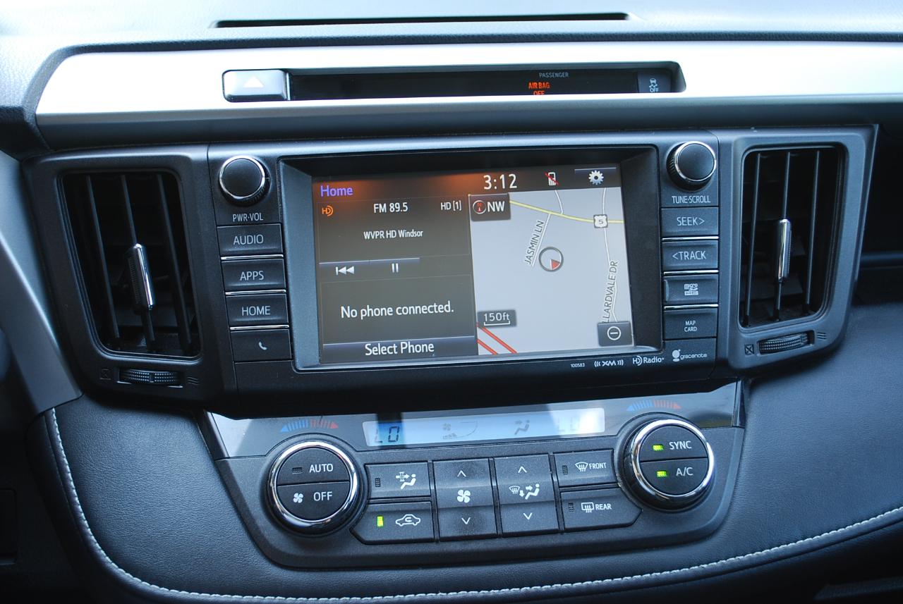 Toyota RAV4 AWD 4dr XLE (Natl) 2016