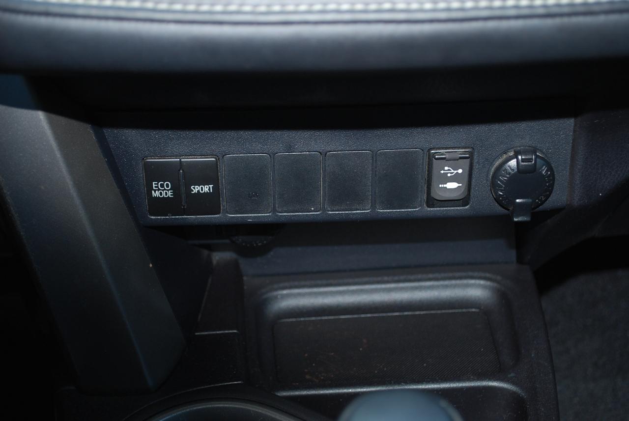 Toyota RAV4 AWD 4dr XLE (Natl) 2016