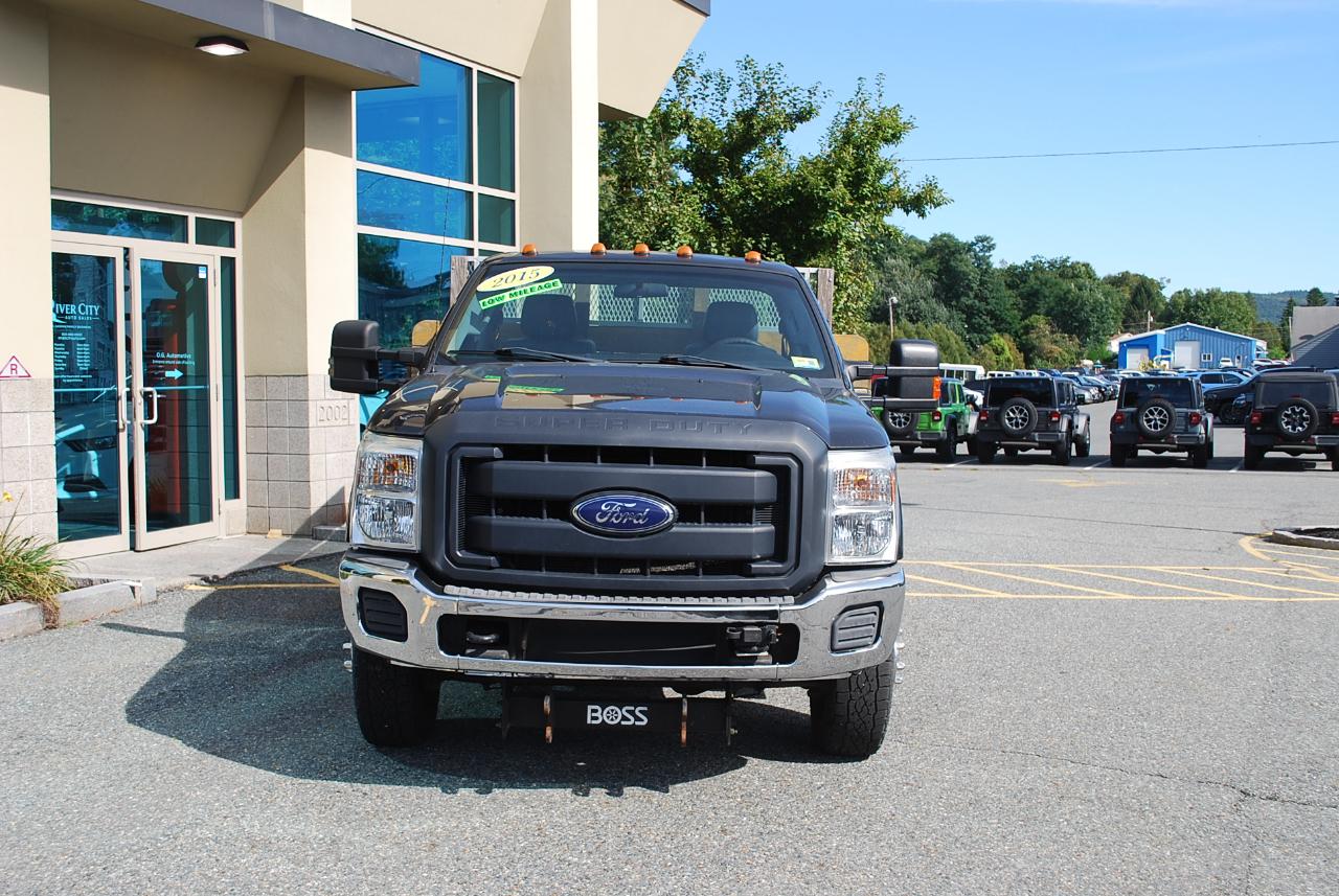 Ford Super Duty F-350 DRW 4WD Reg Cab 141" WB 60" CA XLT 2015