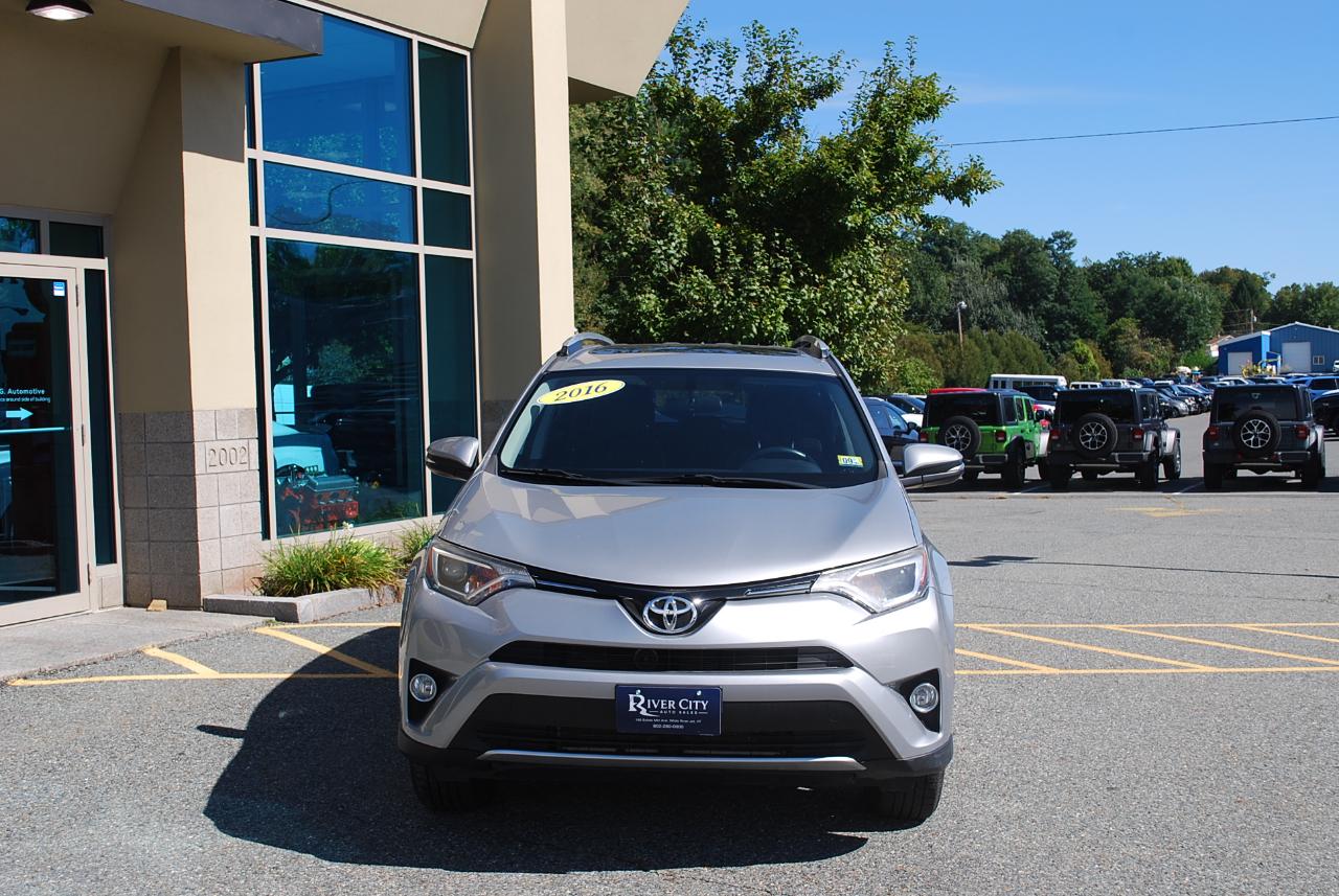 Toyota RAV4 AWD 4dr XLE (Natl) 2016