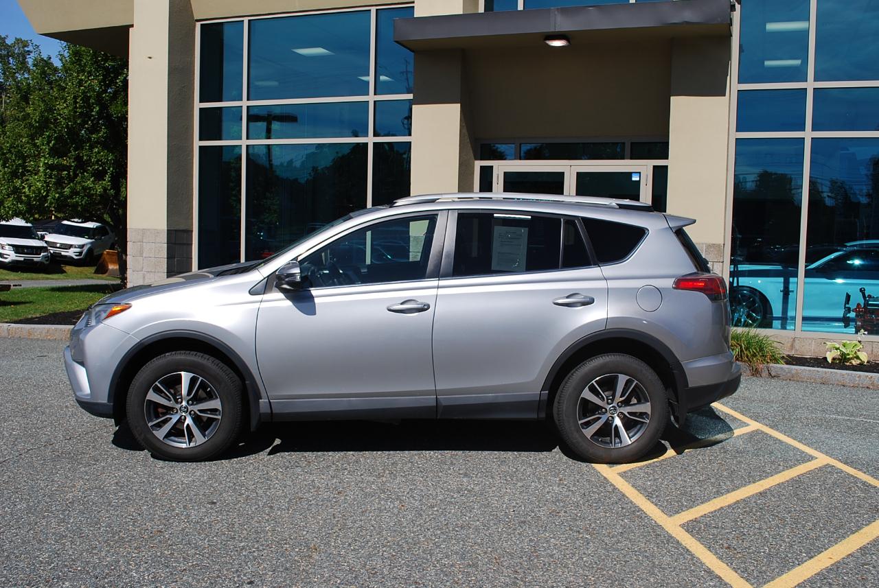 Toyota RAV4 AWD 4dr XLE (Natl) 2016