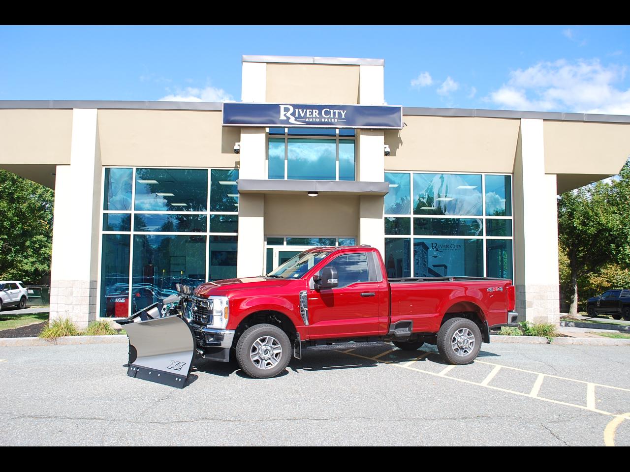 Ford Super Duty F-350 SRW XLT 4WD Reg Cab 8' Box 2025