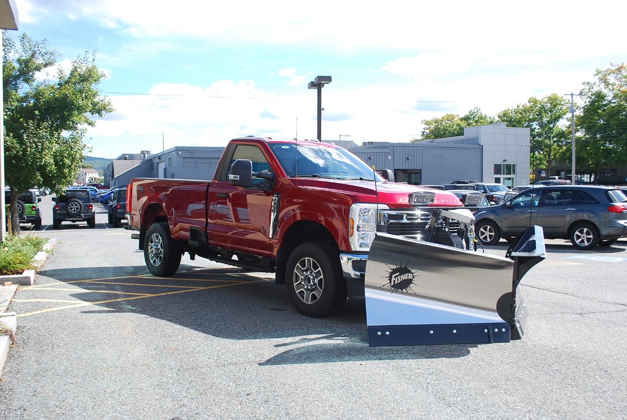 Ford Super Duty F-350 SRW XLT 4WD Reg Cab 8' Box 2025