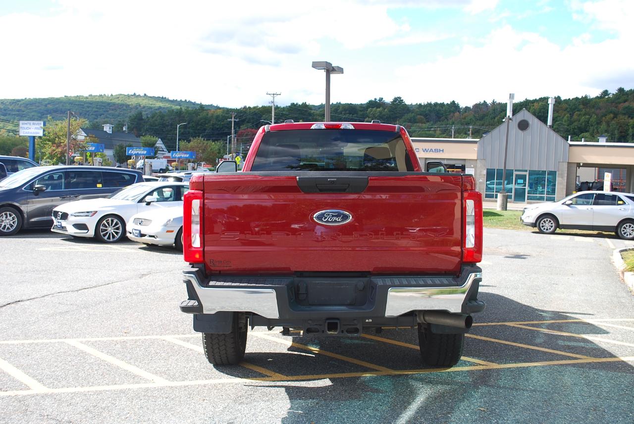 Ford Super Duty F-350 SRW XLT 4WD Reg Cab 8' Box 2025