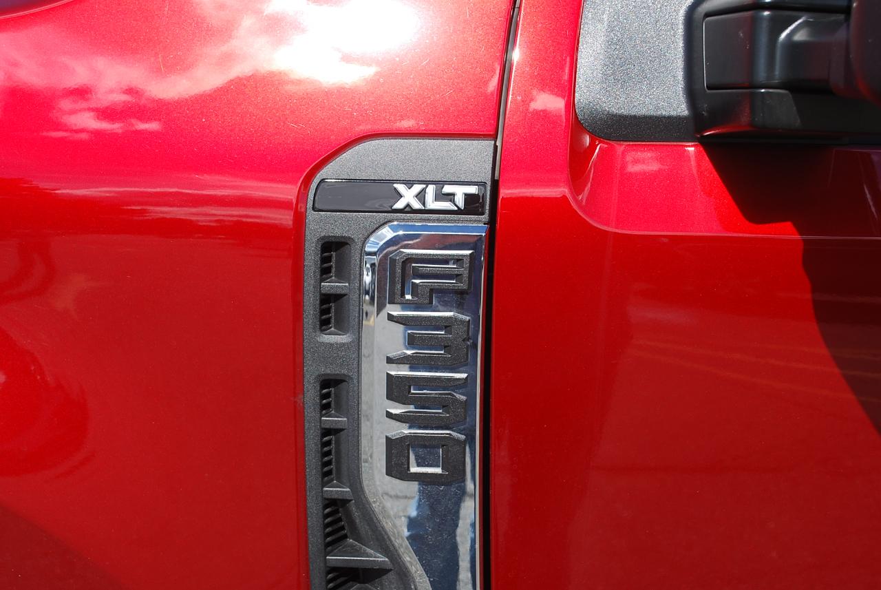 Ford Super Duty F-350 SRW XLT 4WD Reg Cab 8' Box 2025