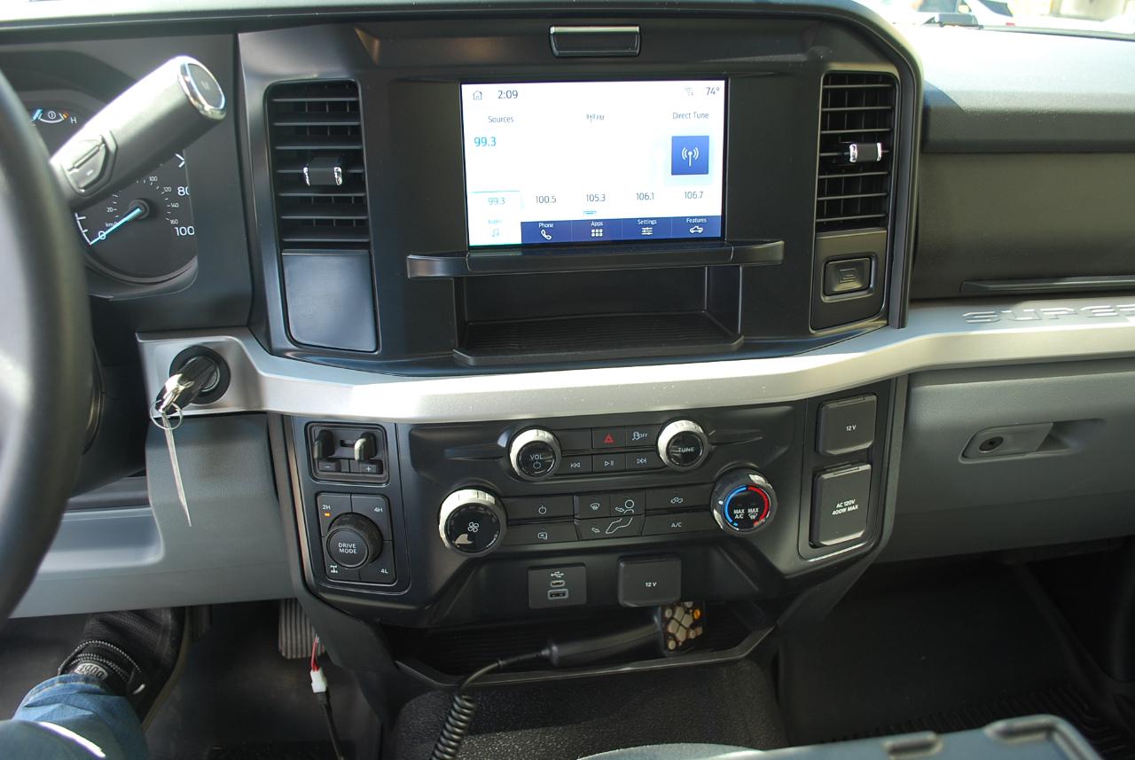 Ford Super Duty F-350 SRW XLT 4WD Reg Cab 8' Box 2025
