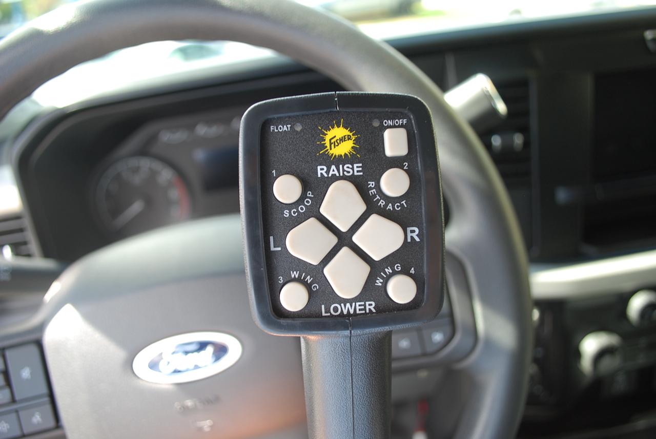 Ford Super Duty F-350 SRW XLT 4WD Reg Cab 8' Box 2025
