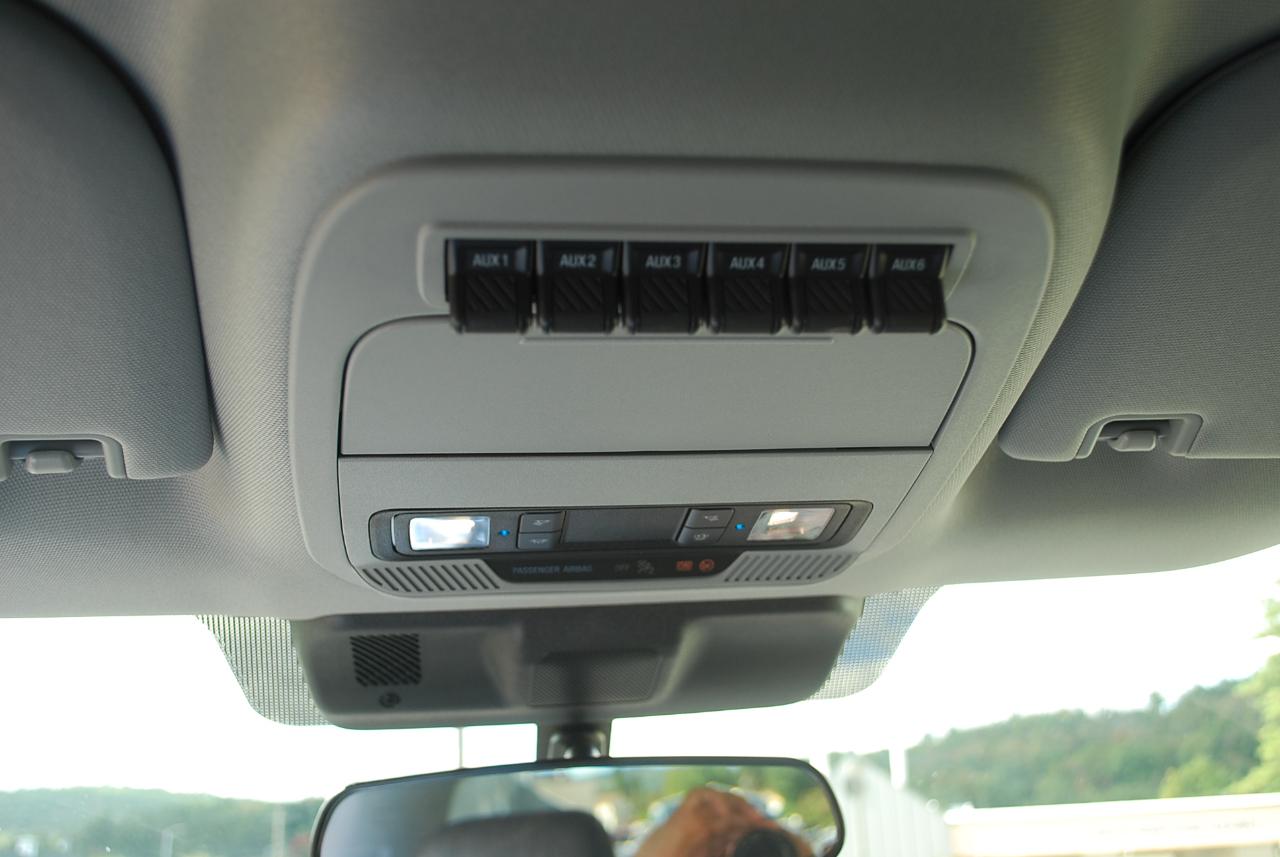 Ford Super Duty F-350 SRW XLT 4WD Reg Cab 8' Box 2025