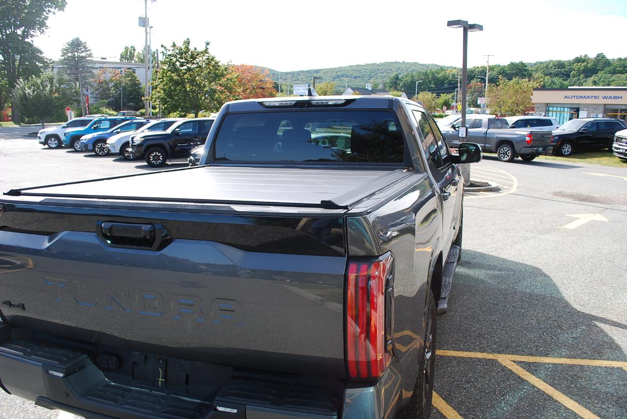 Toyota Tundra 4WD Platinum CrewMax 5.5' Bed (Natl) 2023