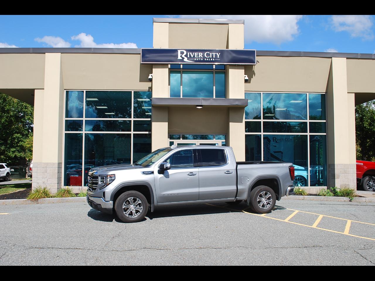 GMC Sierra 1500 4WD Crew Cab 147" SLT 2026