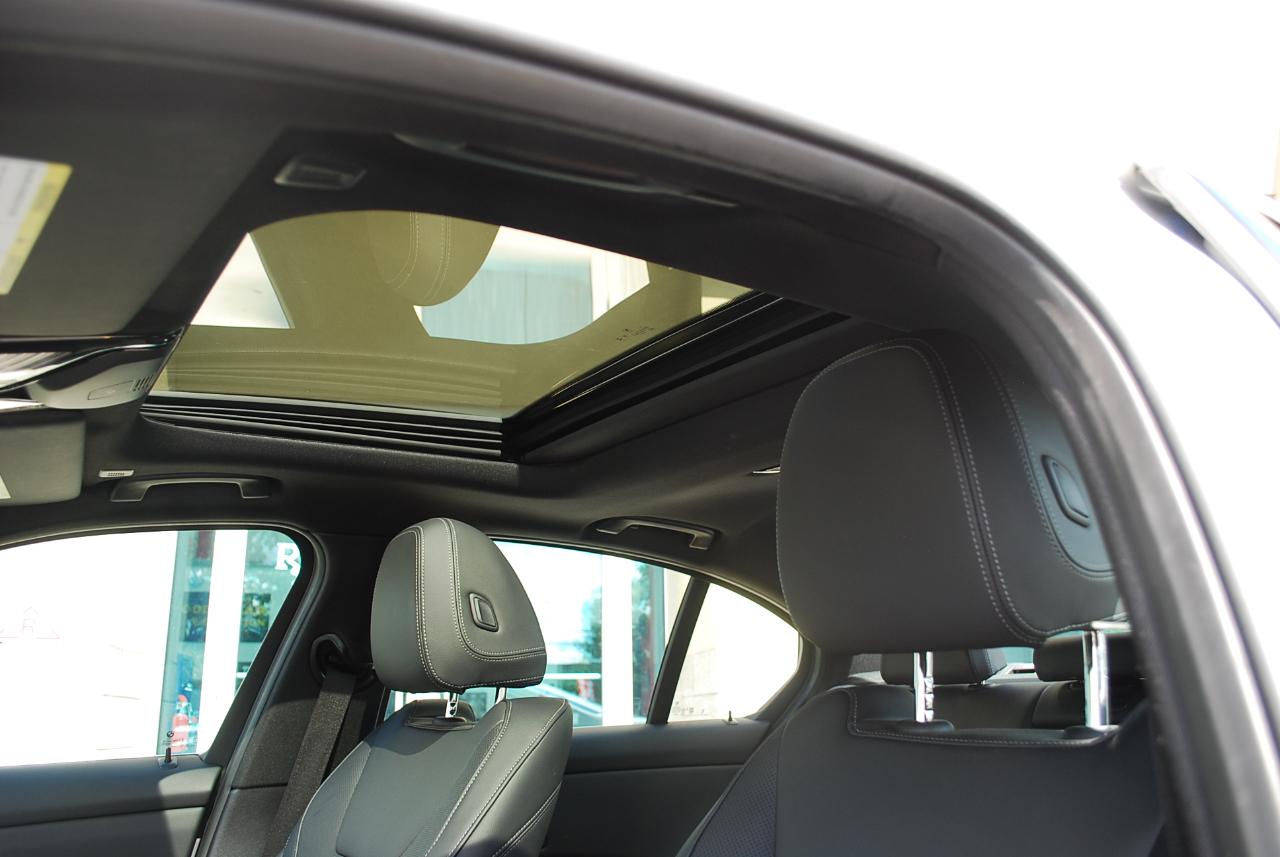 BMW 3 Series 330i NA xDrive Sedan 2026